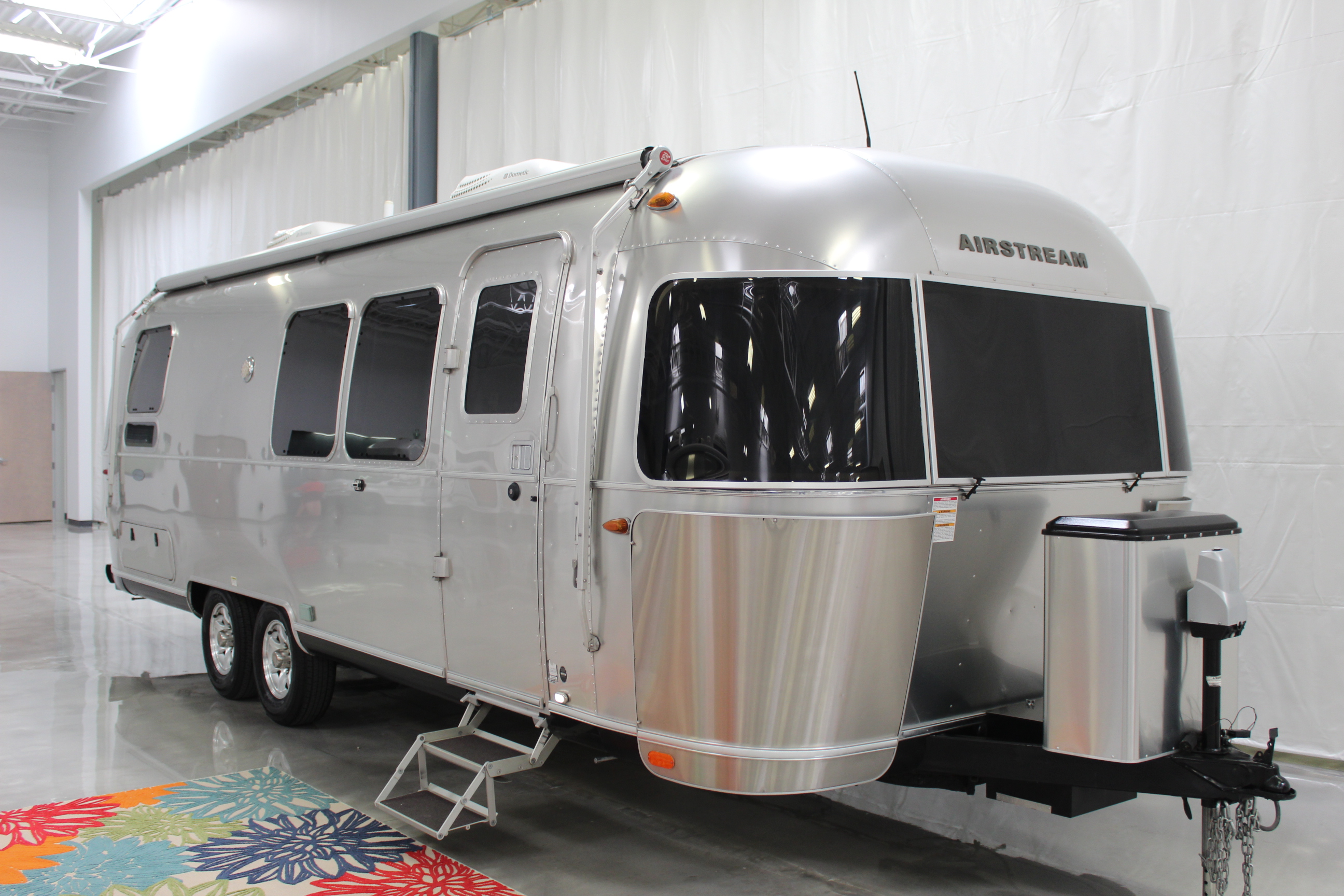 Pre-Owned 2017 AIRSTREAM FLYING CLOUD 28 RBT TRAVEL TRAILER