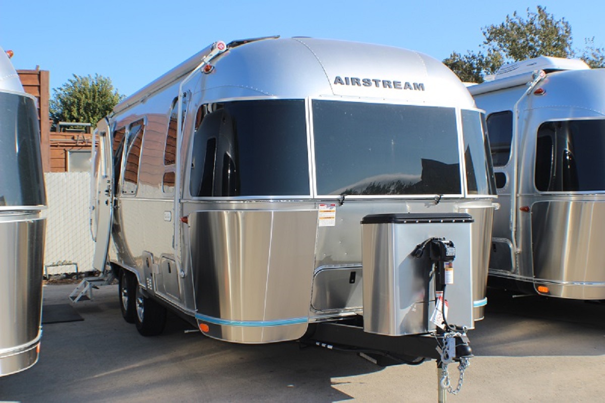 New 2023 Airstream FLYING CLOUD 23FB in Chandler 565070 We Are