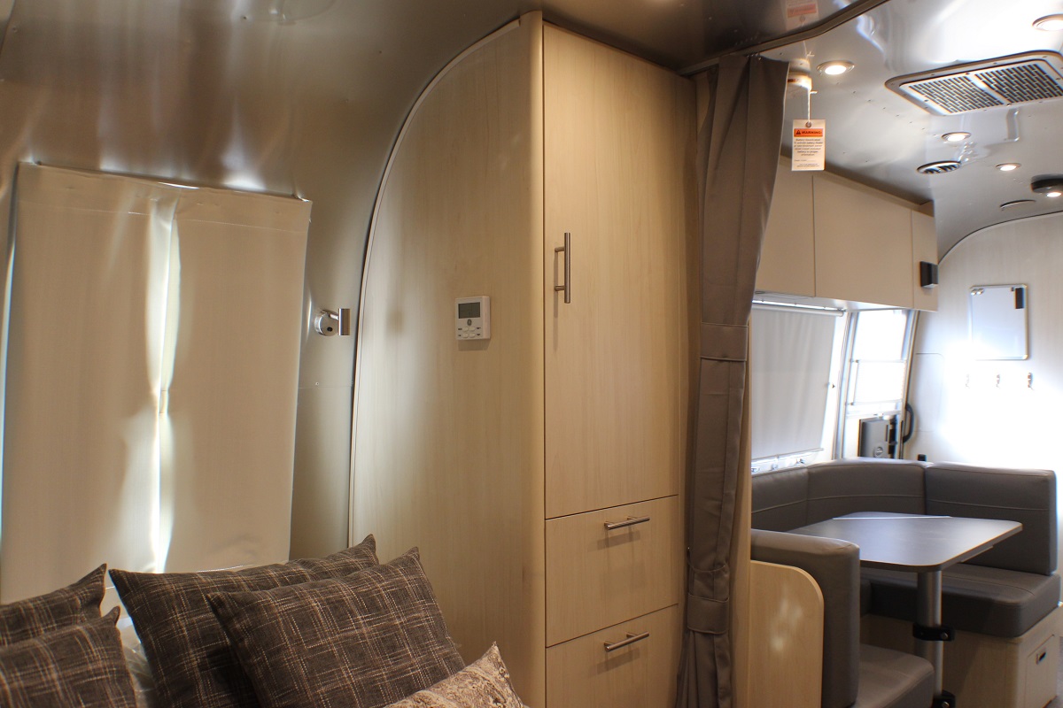 New 2024 AIRSTREAM FLYING CLOUD 23FBQ TRAVEL TRAILER in Chandler