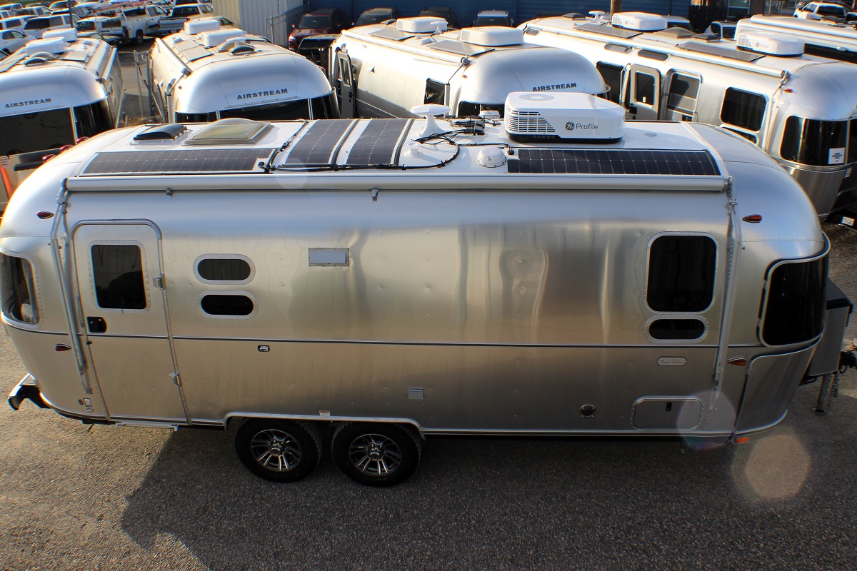 New 2024 AIRSTREAM TRADE WIND 25FBQ TRAVEL TRAILER in Chandler 570266