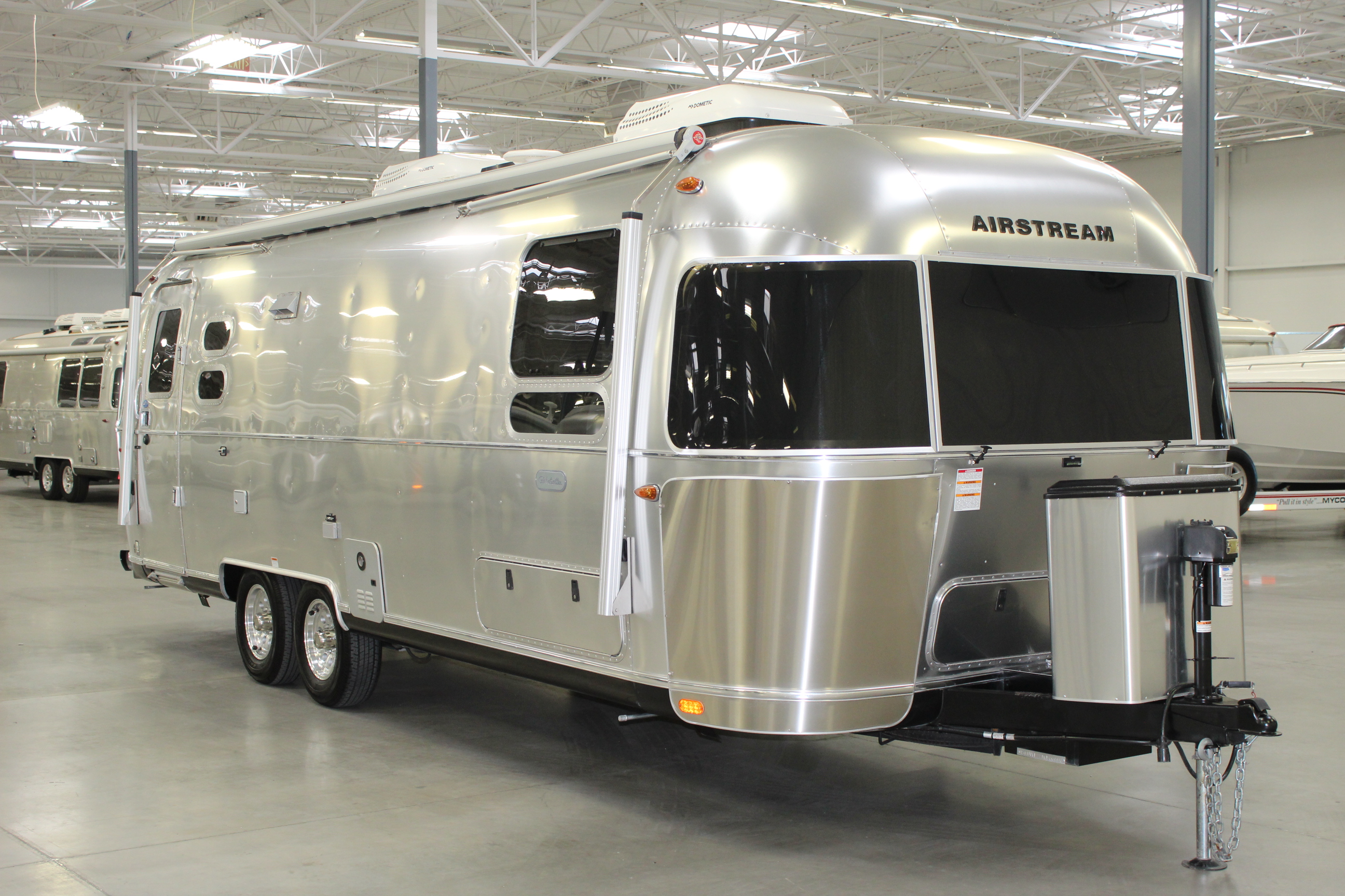 2021 AIRSTREAM GLOBETROTTER 27FB TWIN 