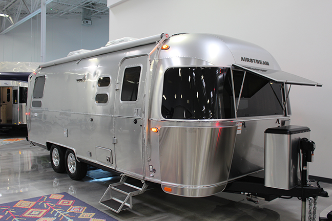 New 2023 AIRSTREAM FLYING CLOUD 25RBQ