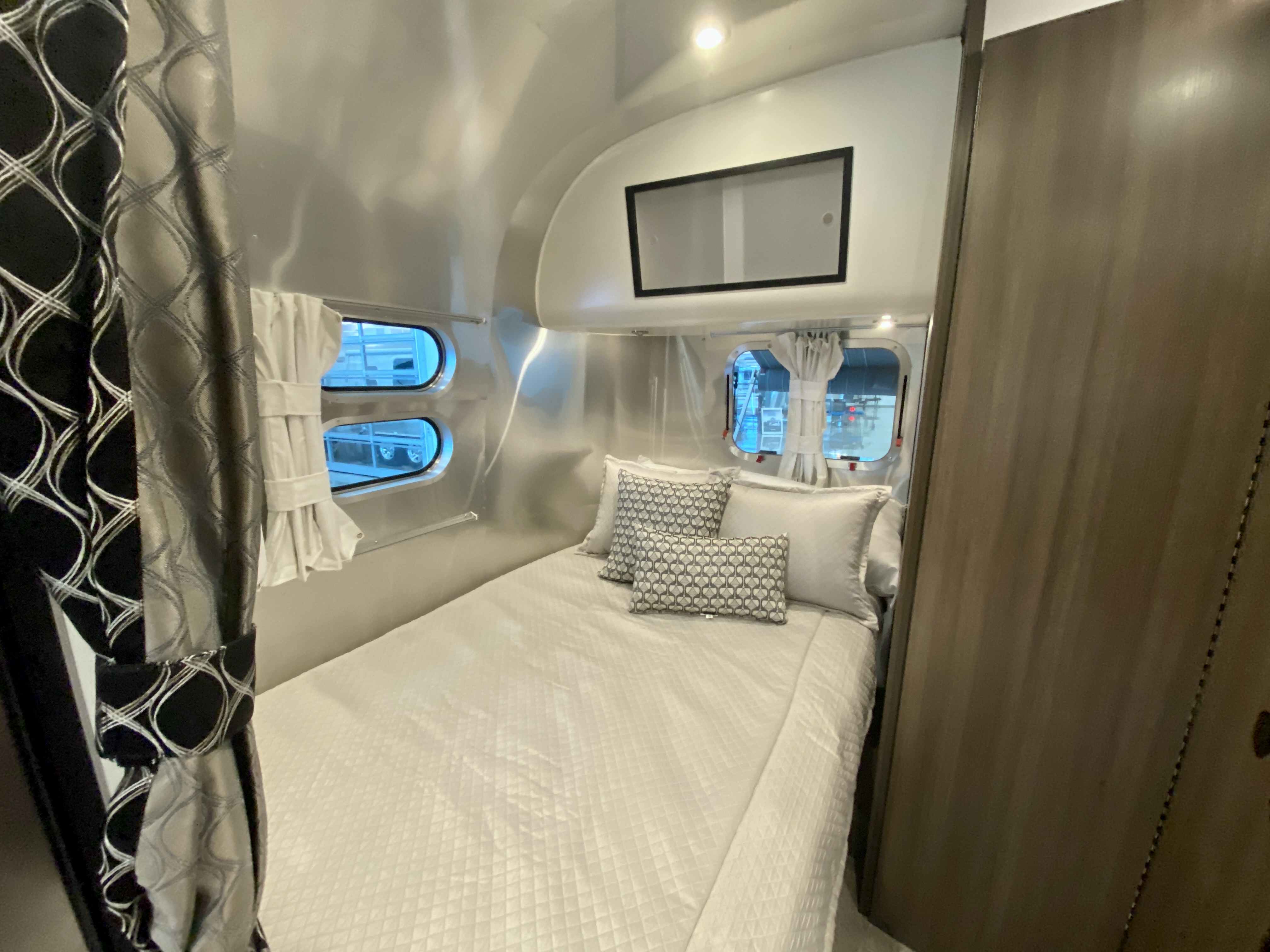 New 2024 AIRSTREAM CARAVEL 19CB TRAVEL TRAILER in Chandler 568643 We Are Airstream Superstore