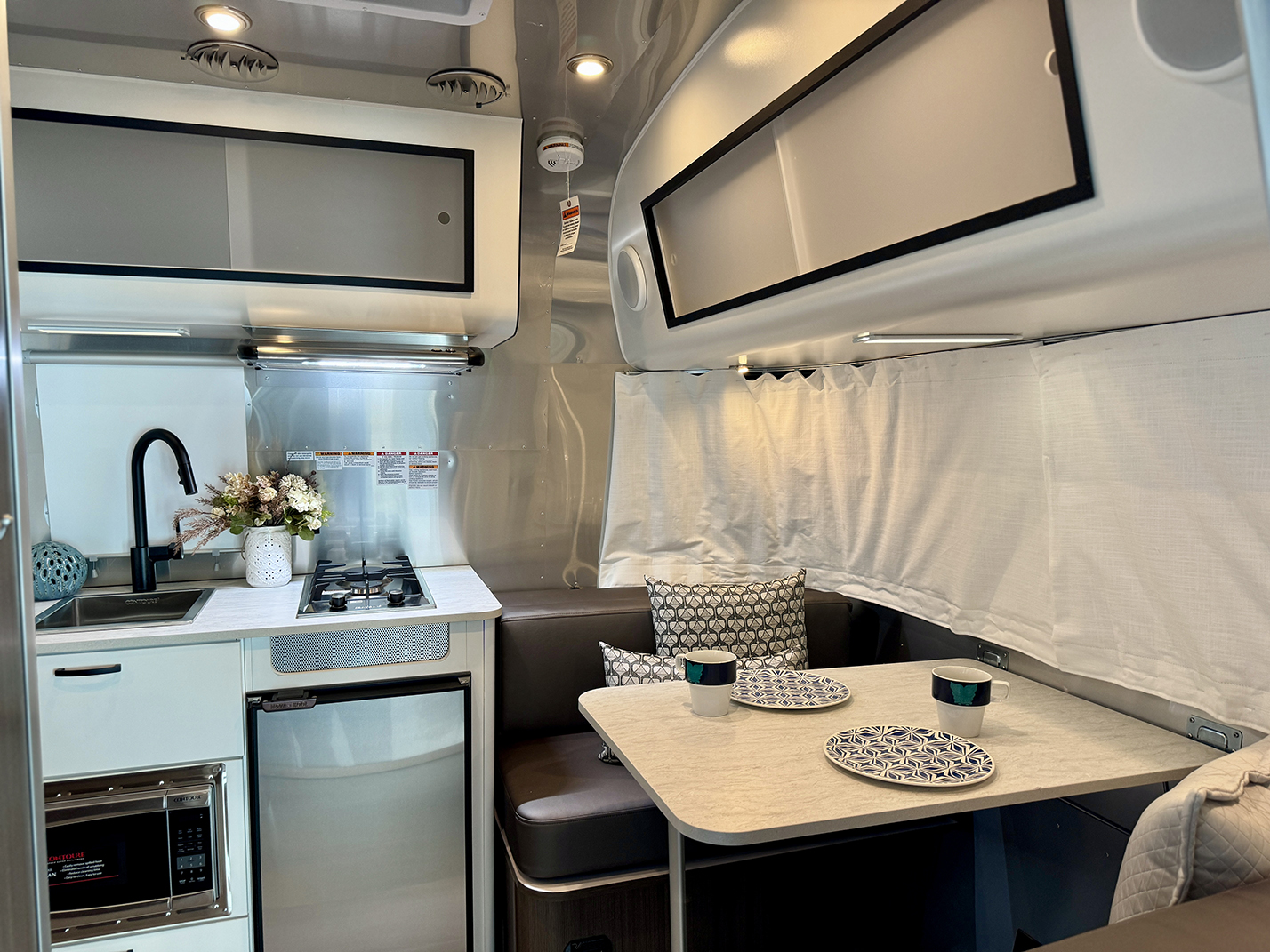 New 2024 AIRSTREAM CARAVEL 16RB TRAVEL TRAILER in Chandler 570497 We