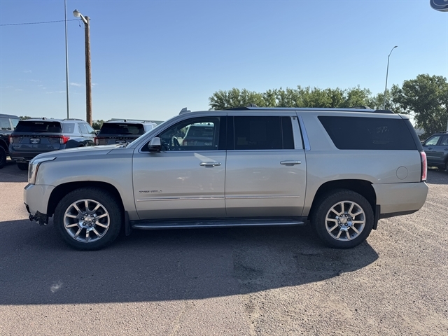 Used 2016 GMC Yukon XL Denali with VIN 1GKS2HKJ7GR147952 for sale in Winner, SD