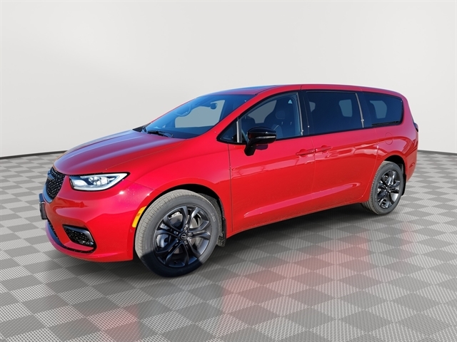 2026 Chrysler Pacifica Select's photo