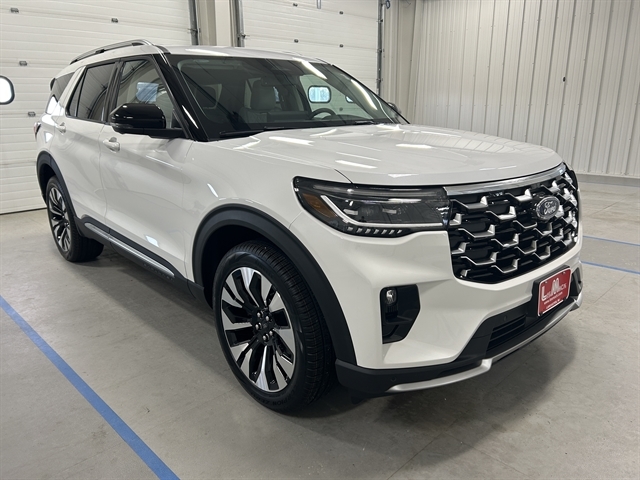 2026 Ford Explorer Platinum's photo