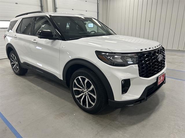 2026 Ford Explorer ST-LINE's photo