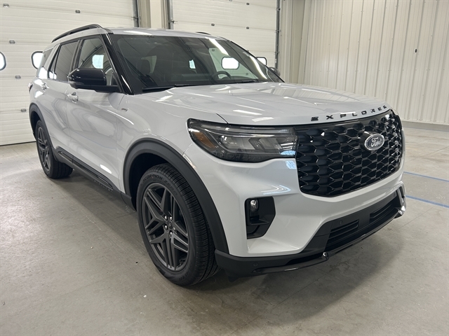 2026 Ford Explorer ST-LINE's photo