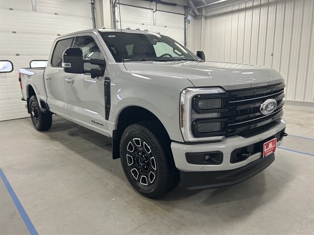 2026 Ford F-350 Super Duty Platinum's photo