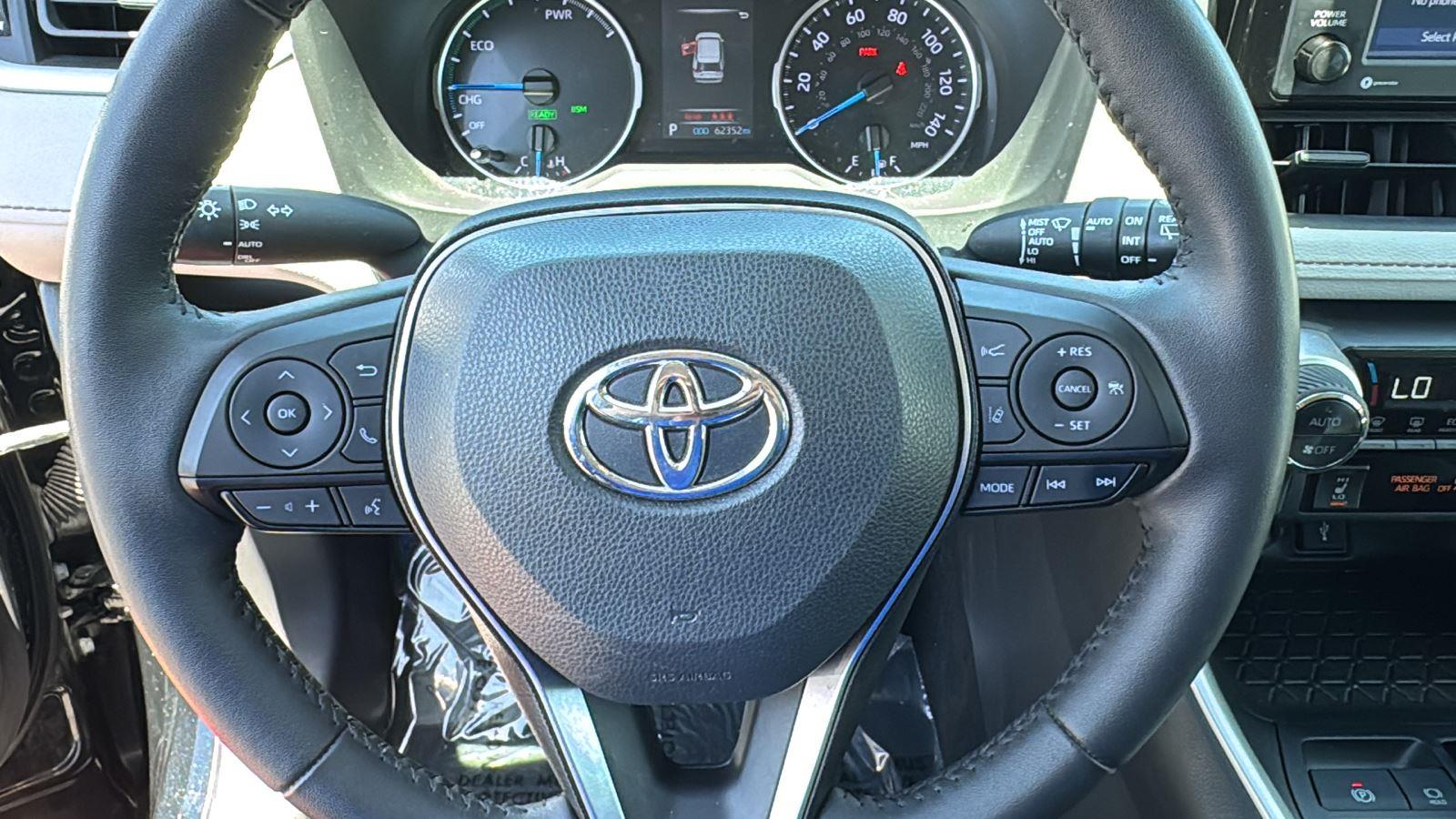 2022 Toyota RAV4 Hybrid XLE photo 13