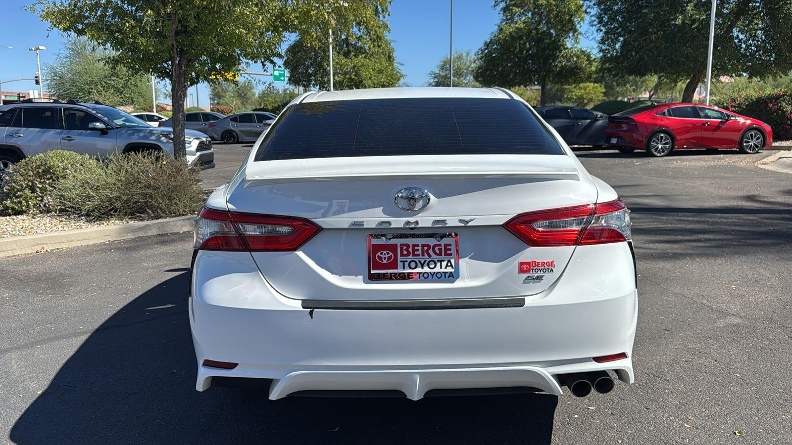 2018 Toyota Camry SE photo 6