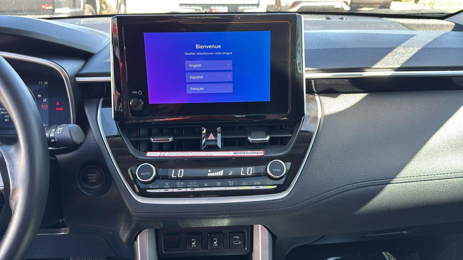 2025 Toyota Corolla Cross XLE photo 17