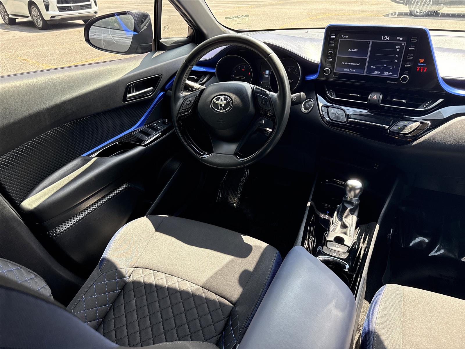 2022 Toyota C-HR XLE photo 15