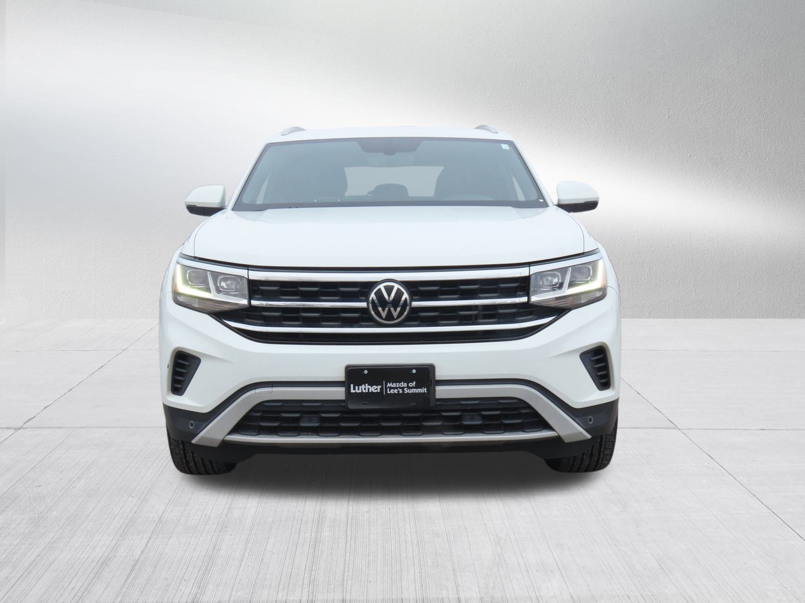 Used 2022 Volkswagen Atlas Cross Sport SE w/Tech with VIN 1V2KC2CA8NC221298 for sale in Kansas City