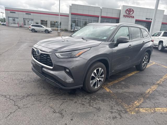 Certified 2022 Toyota Highlander XLE with VIN 5TDGBRCH2NS537682 for sale in Williamsville, NY
