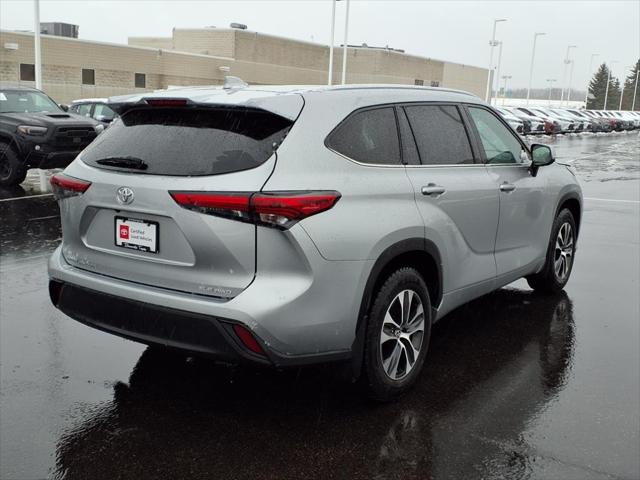 Certified 2020 Toyota Highlander XLE with VIN 5TDGZRBH3LS000538 for sale in Burnsville, Minnesota