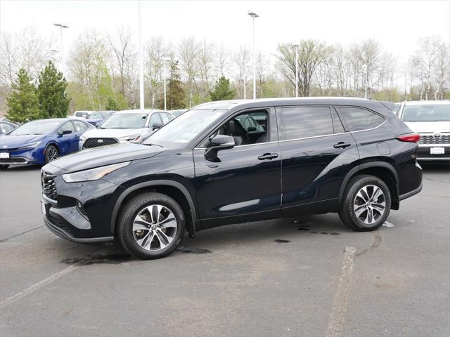 Certified 2022 Toyota Highlander XLE with VIN 5TDGZRBHXNS199915 for sale in Minneapolis, Minnesota