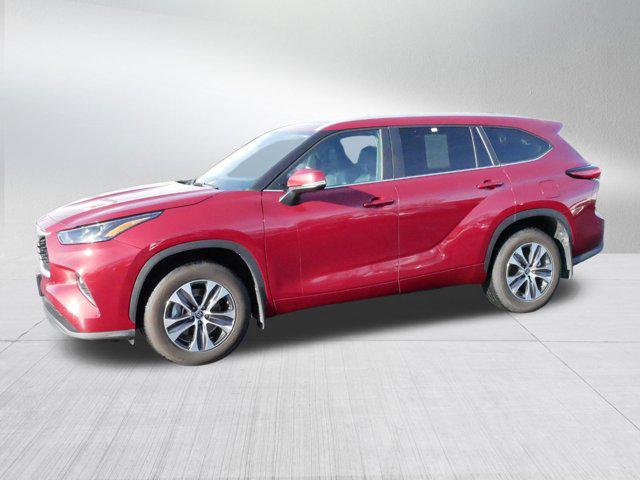 Certified 2023 Toyota Highlander XLE with VIN 5TDKDRBH5PS045544 for sale in Brooklyn Center, Minnesota