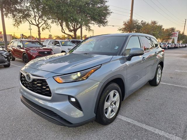 Certified 2022 Toyota Highlander LE with VIN 5TDZZRAH4NS109538 for sale in Stuart, FL