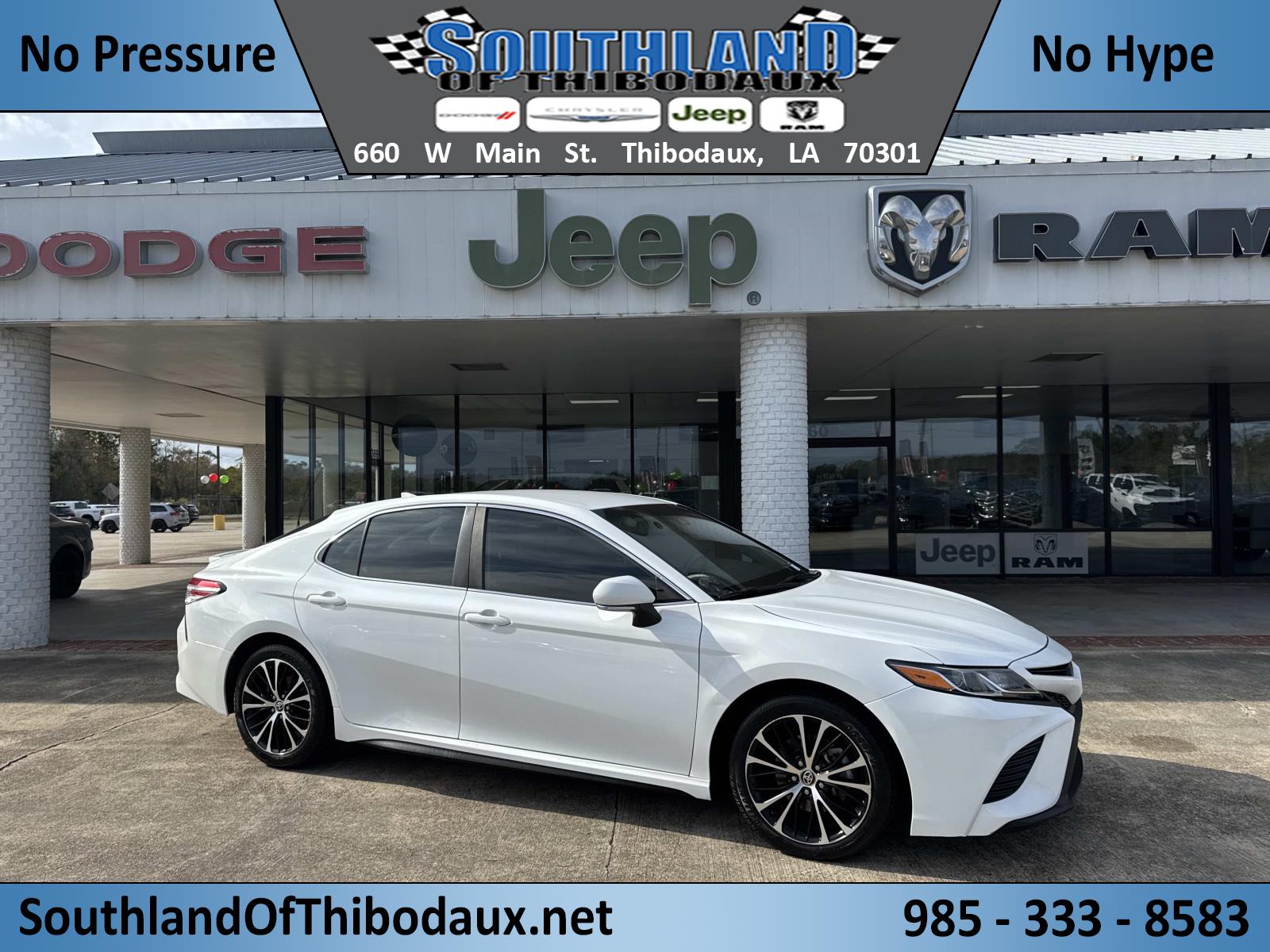 2020 Toyota Camry SE's photo