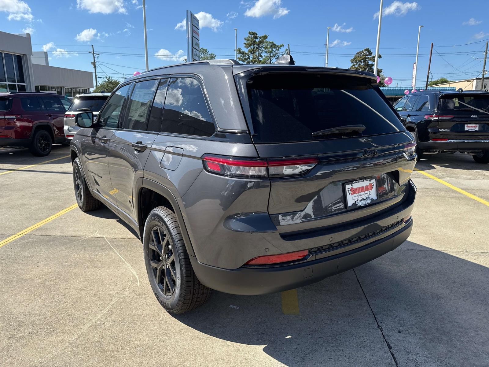 2025 Jeep Grand Cherokee Altitude X photo 2