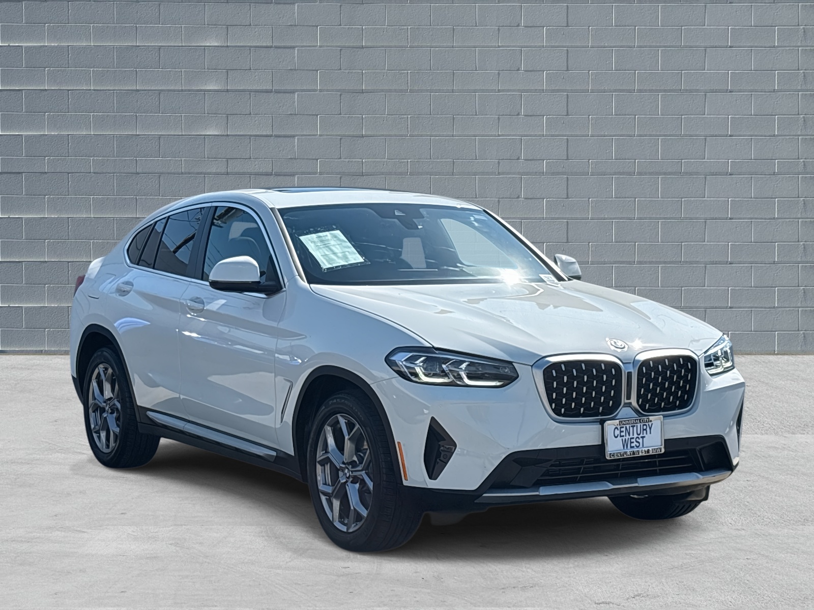2025 BMW X4 30i's photo