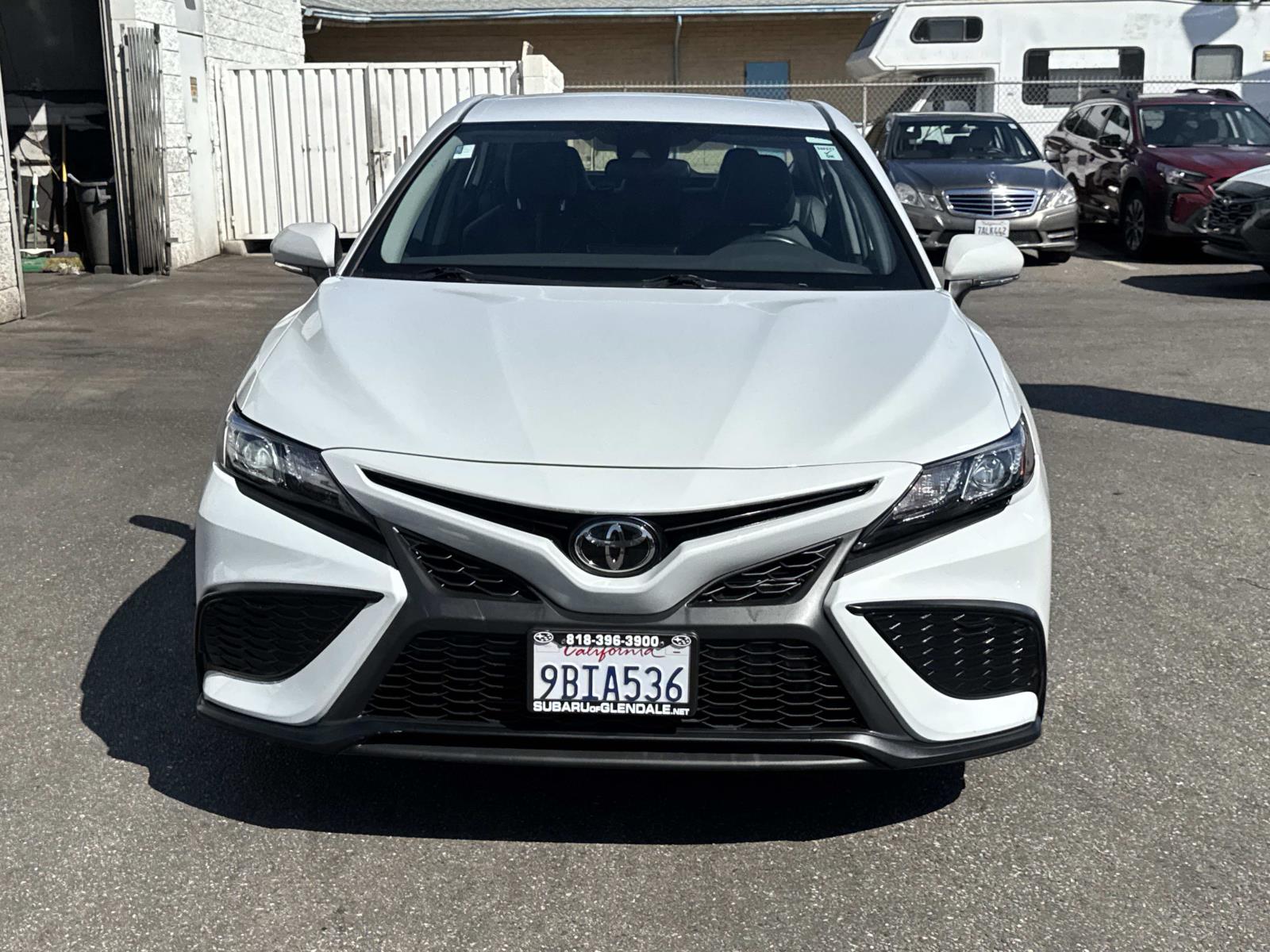 2022 Toyota Camry SE photo 2