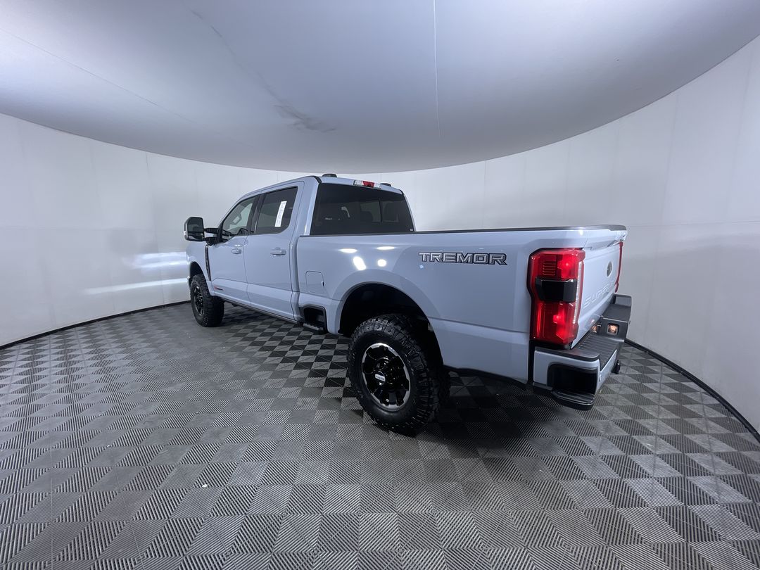 2025 Ford F-350 Lariat photo 4