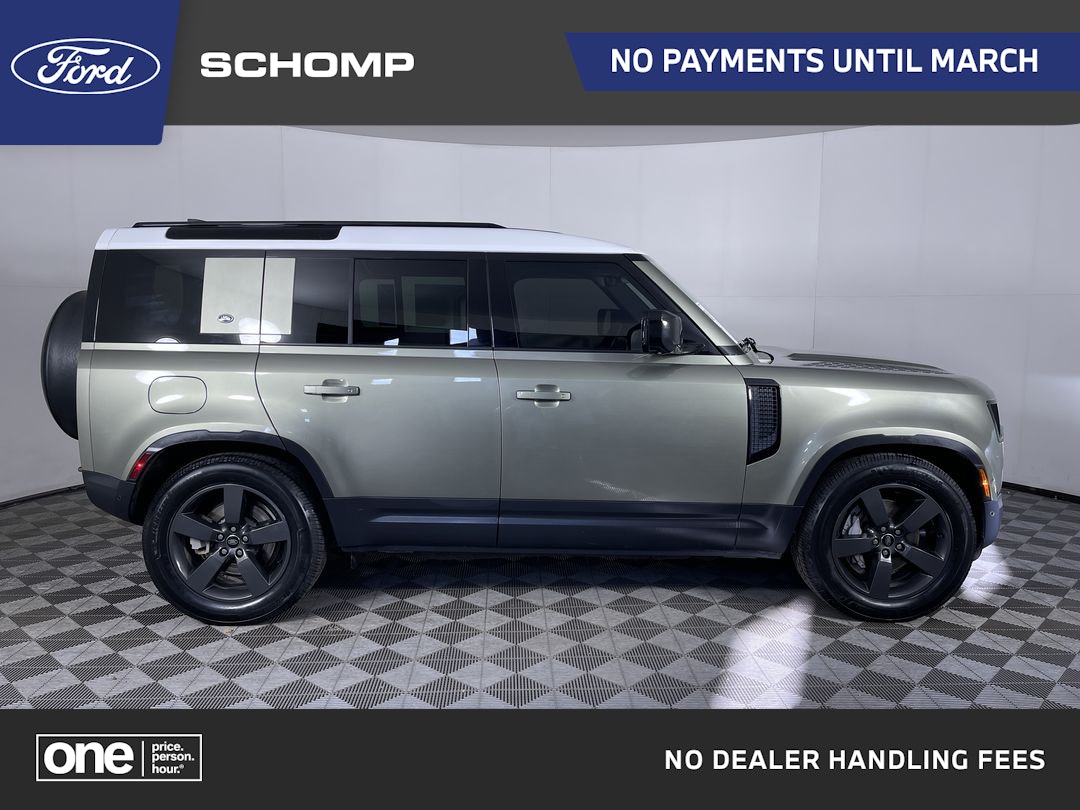 2023 Land Rover Defender SE's photo