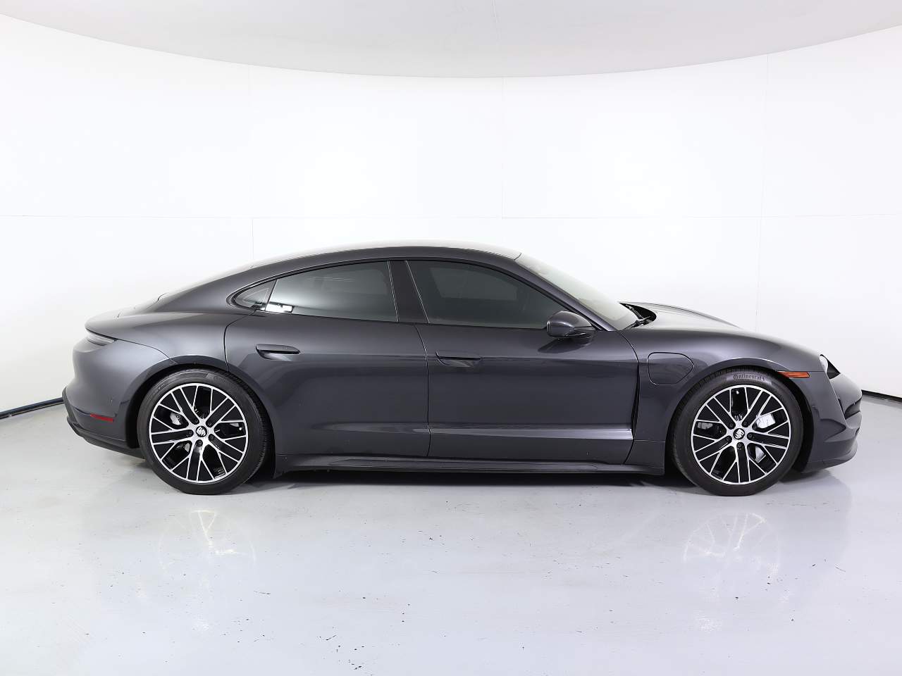 2020 Porsche Taycan Turbo photo 8