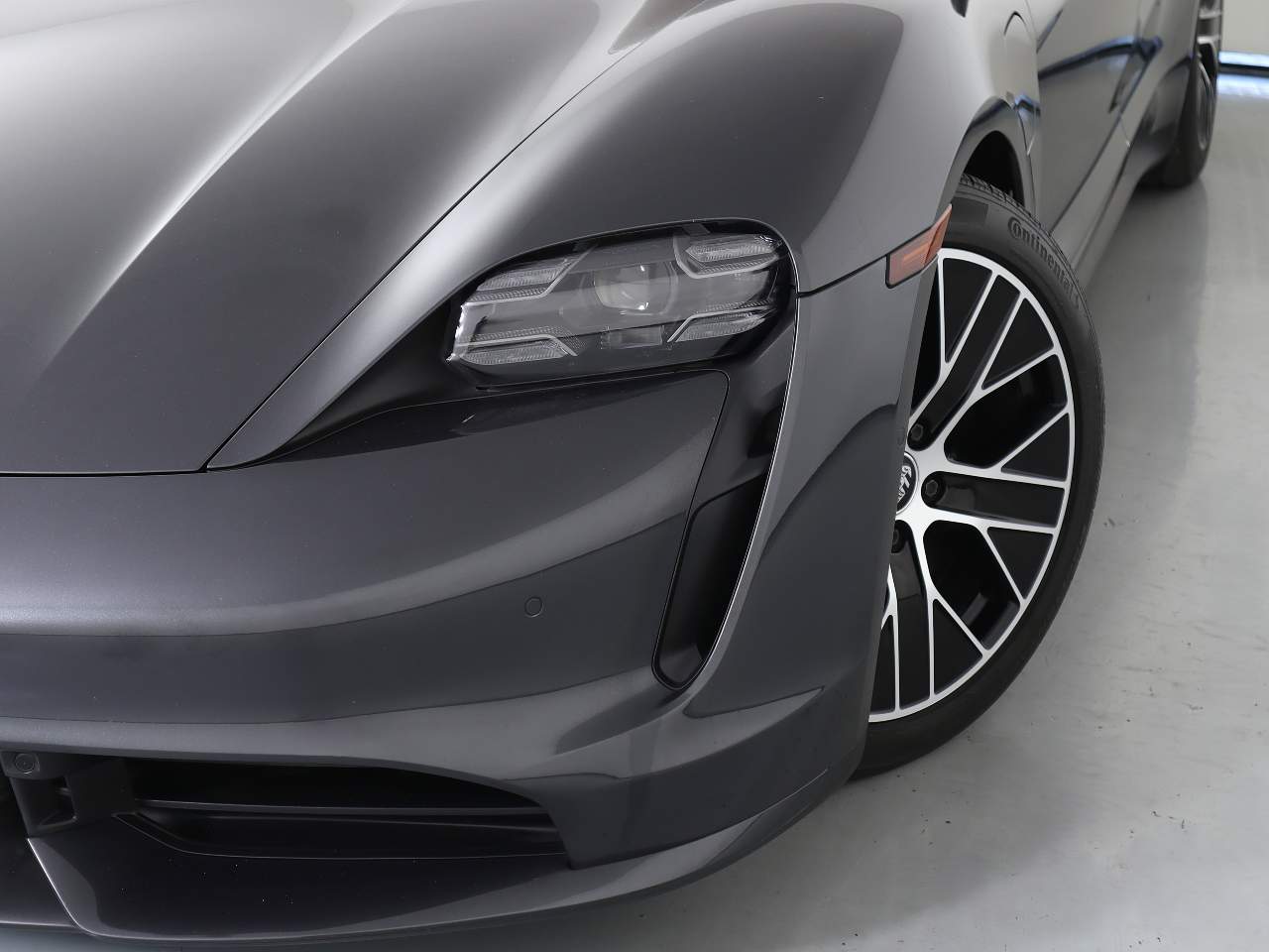 2020 Porsche Taycan Turbo photo 12