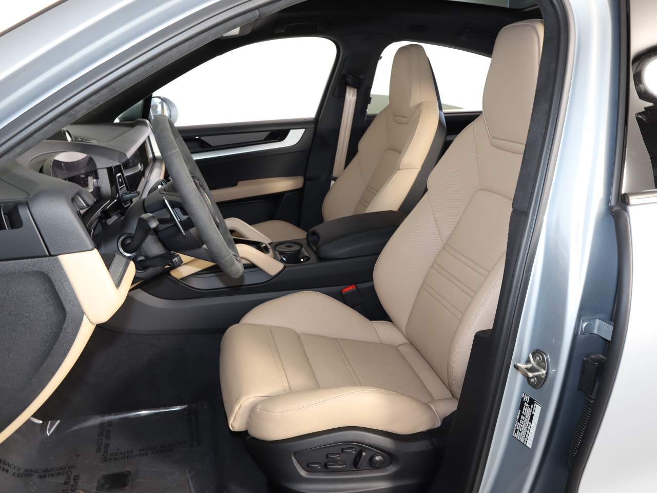 2025 Porsche Cayenne S Coupe photo 3