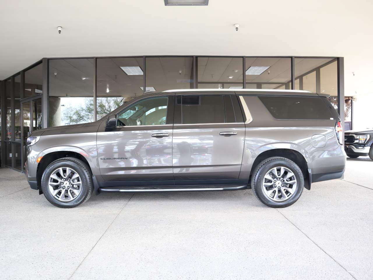 Used 2021 Chevrolet Suburban LT with VIN 1GNSCCKD6MR266116 for sale in Tucson, AZ