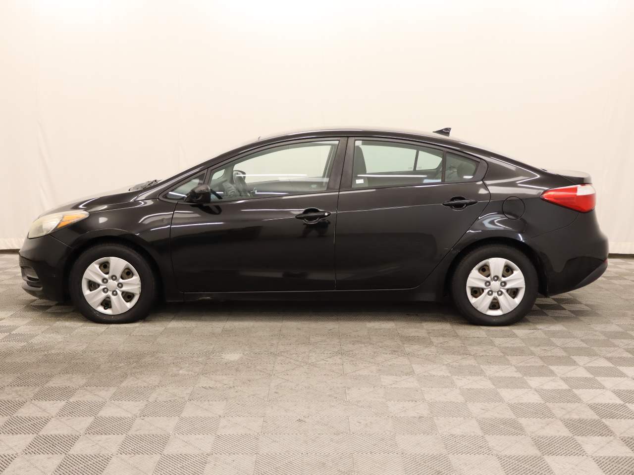 Used 2015 Kia Forte LX with VIN KNAFK4A64F5433313 for sale in Scottsdale, AZ