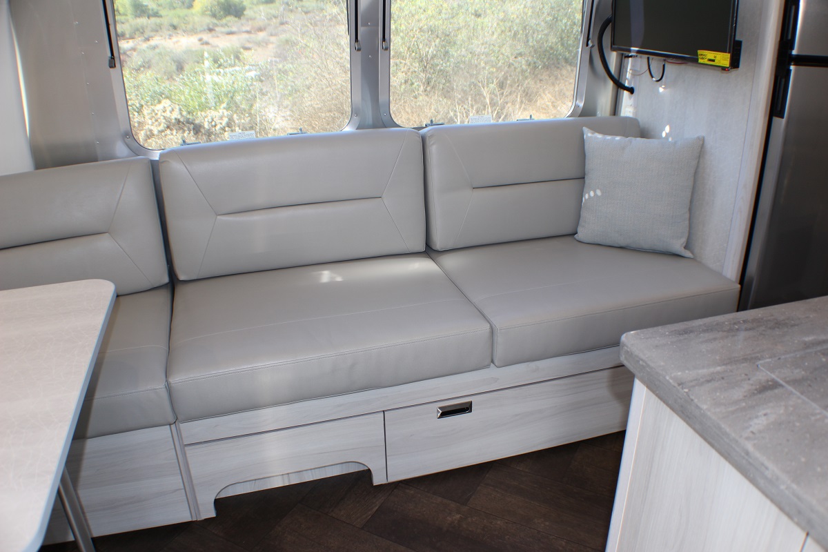 New 2023 AIRSTREAM INTERNATIONAL 27 FBT TRAVEL TRAILER in Chandler ...