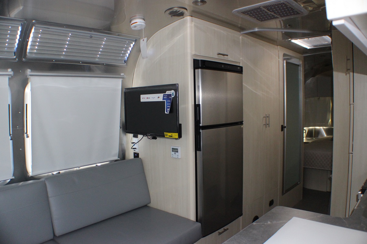 New 2024 AIRSTREAM FLYING CLOUD 27FBQ TRAVEL TRAILER in Chandler ...