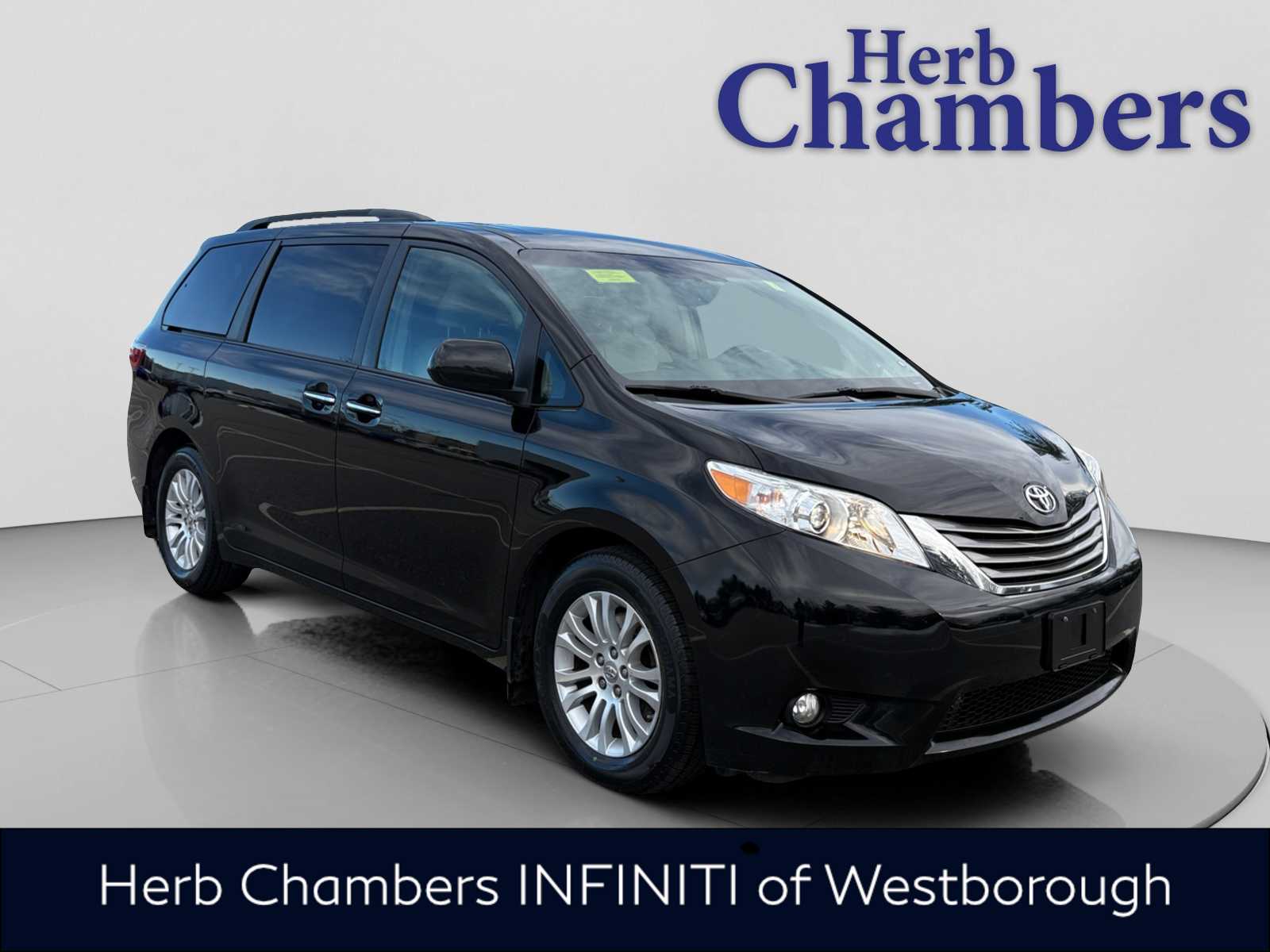 2015 Toyota Sienna XLE's photo