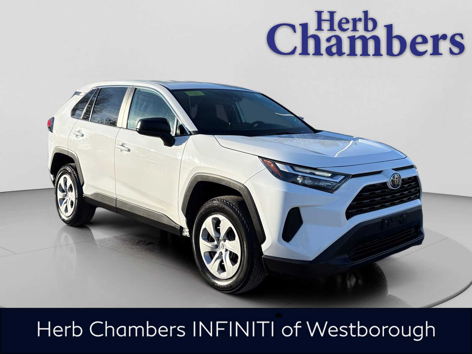 2025 Toyota RAV4 LE's photo