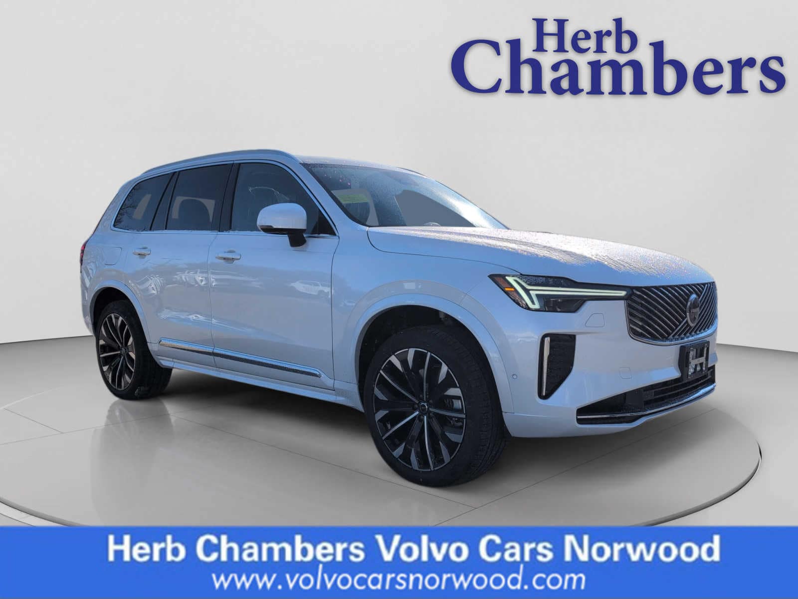 2025 Volvo XC90 Plus's photo