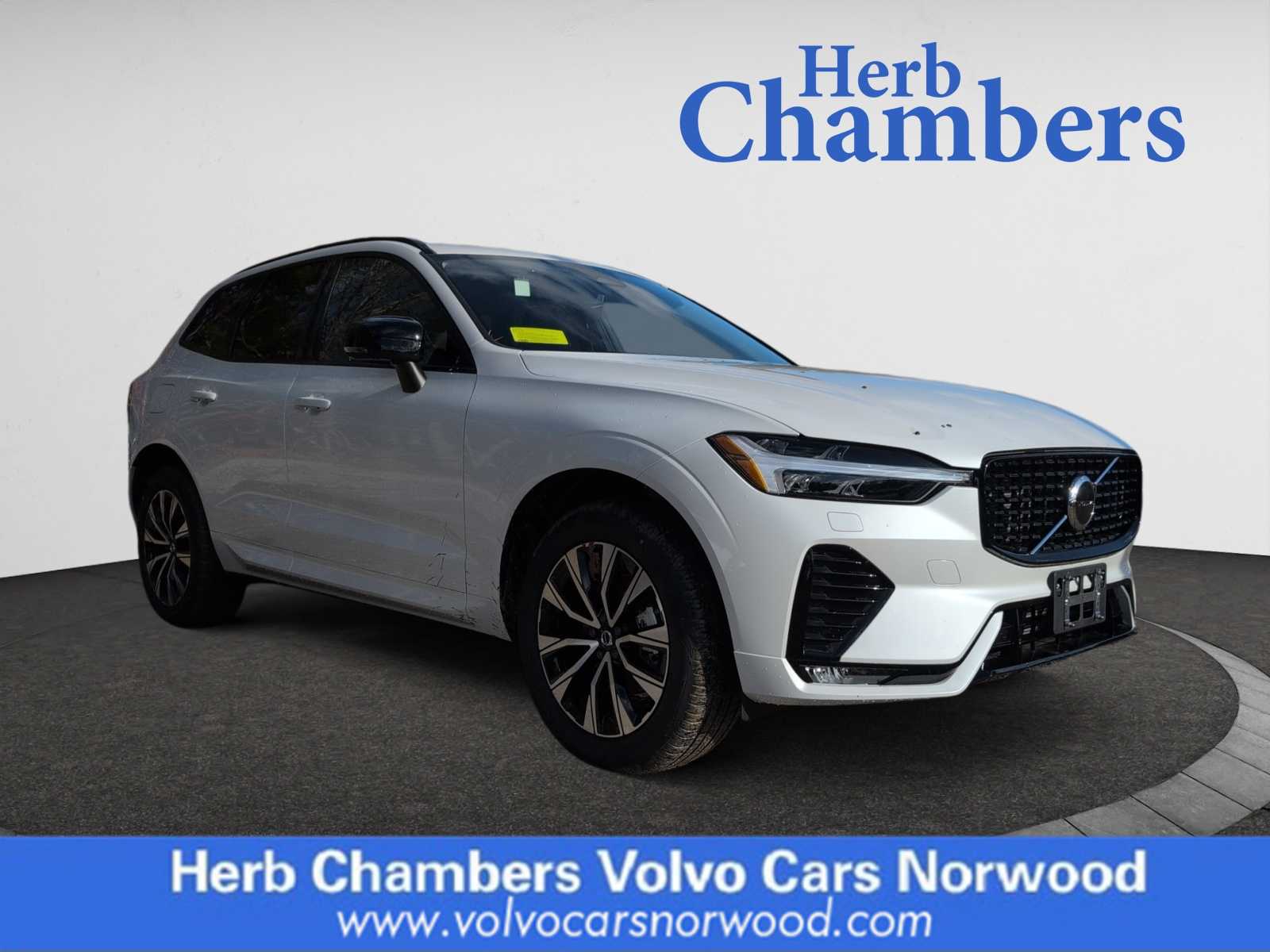 2025 Volvo XC60 Core's photo
