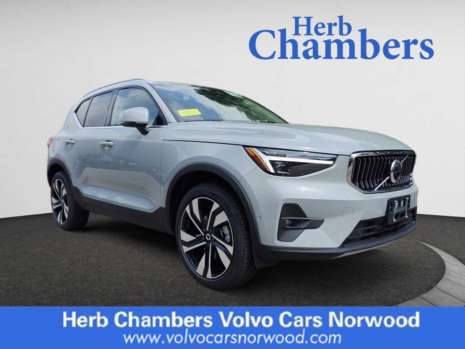 2025 Volvo XC40 Plus's photo