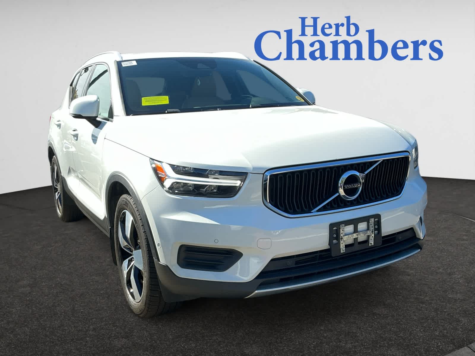 2019 Volvo XC40 Momentum's photo