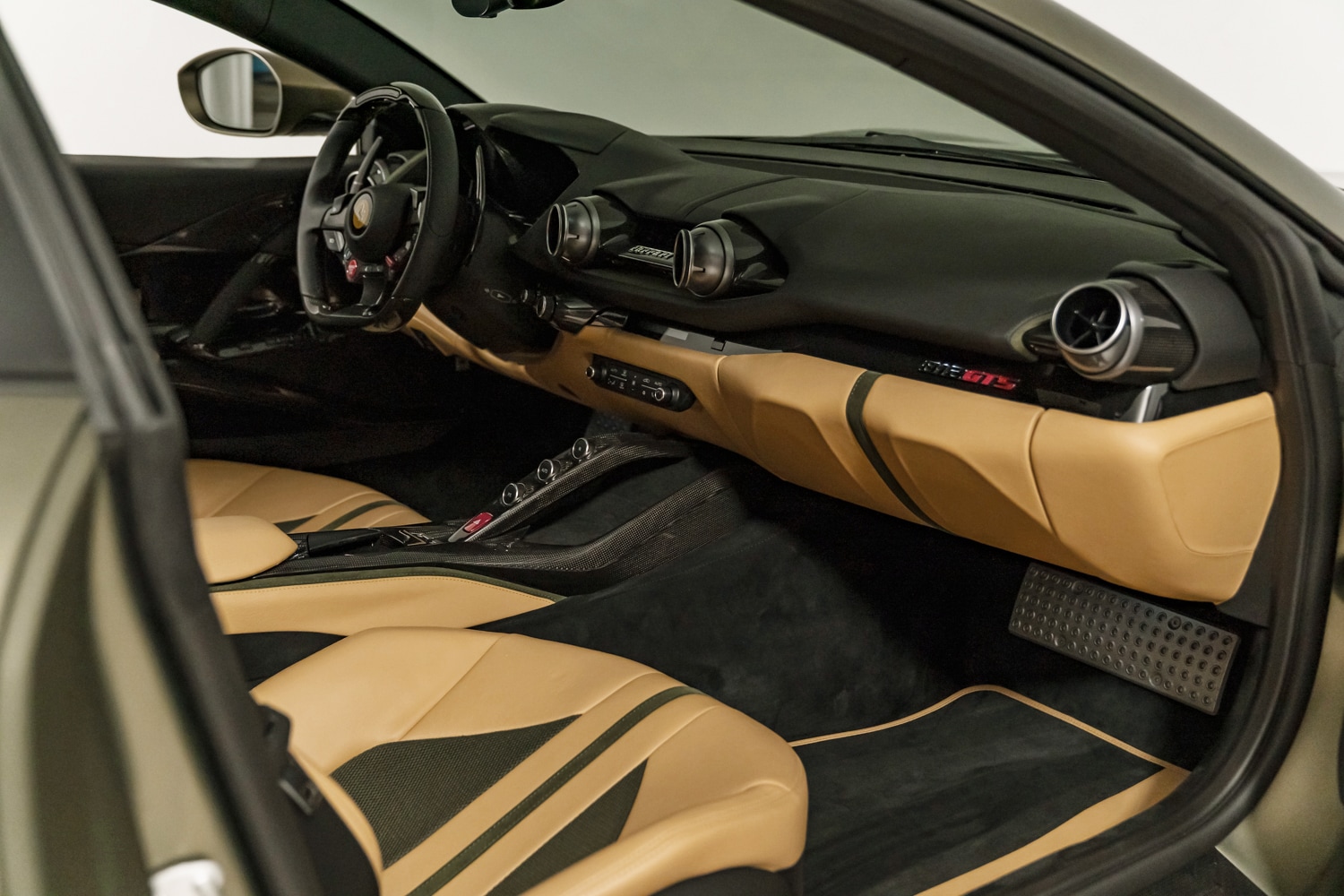 2022 Ferrari 812 GTS photo 17