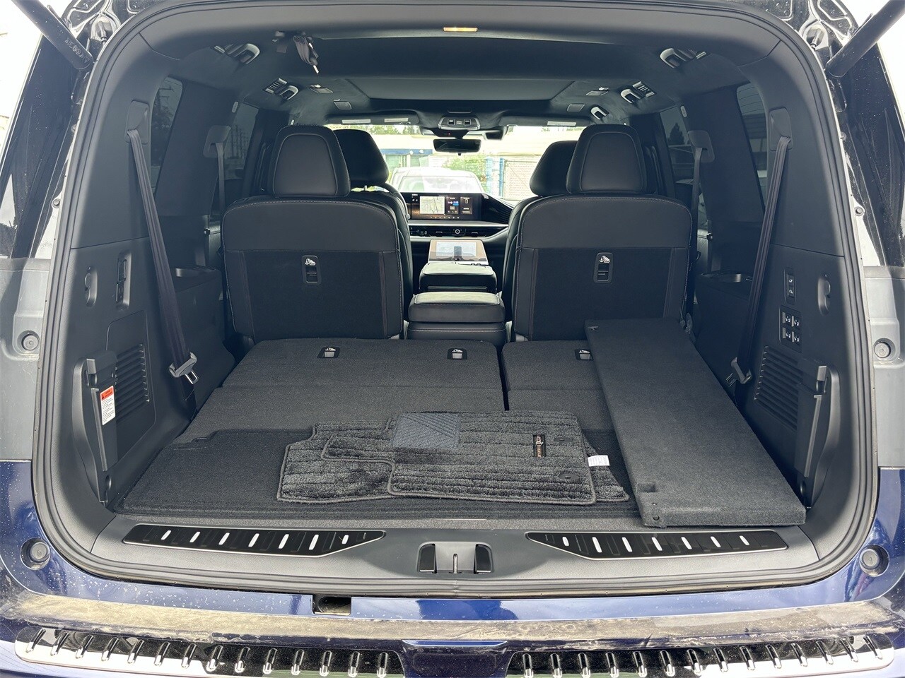 2025 Infiniti QX80 photo 7