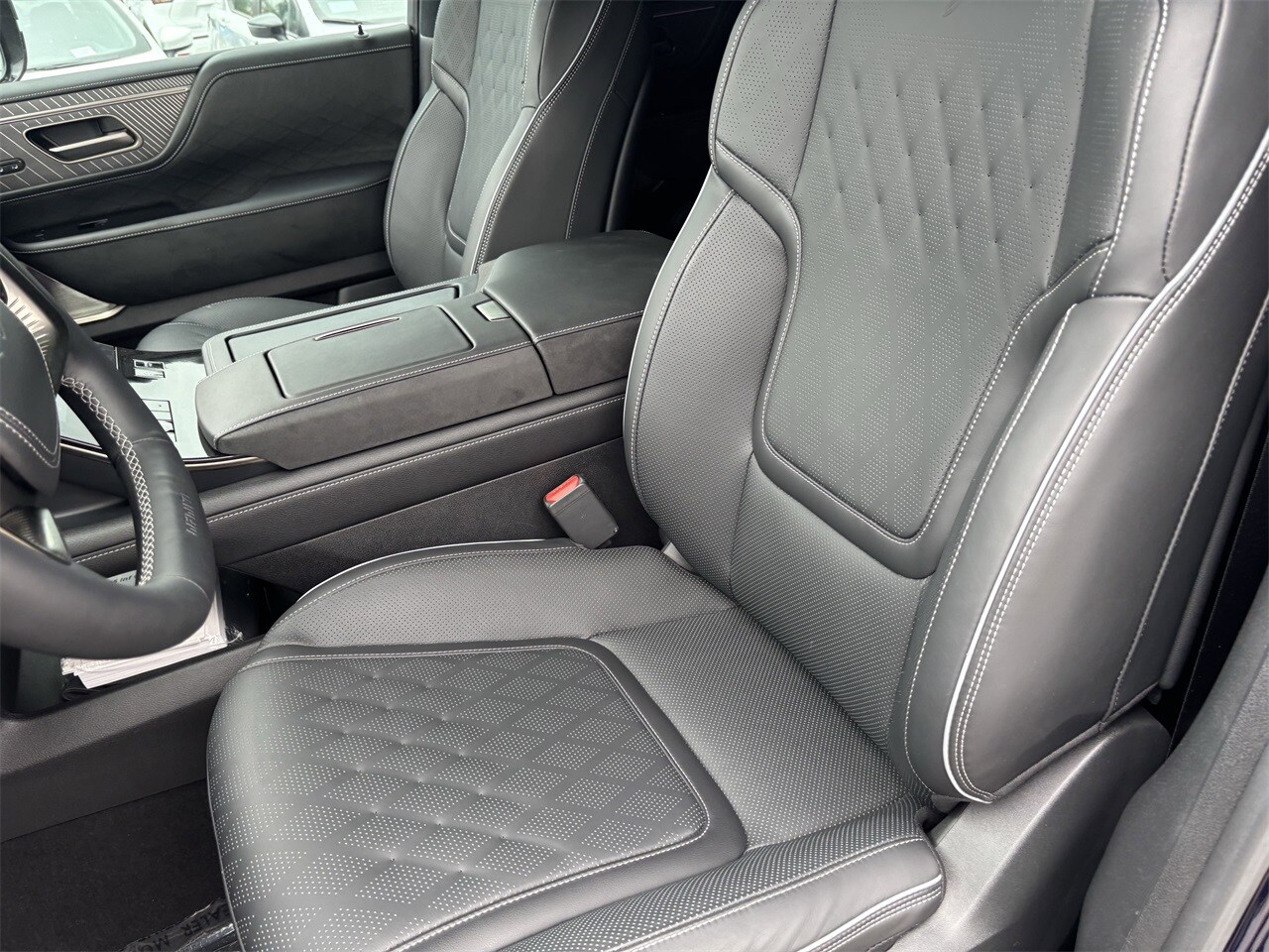 2025 Infiniti QX80 photo 16