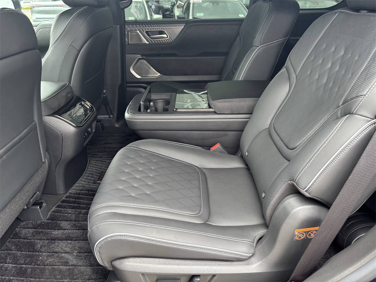 2025 Infiniti QX80 photo 8