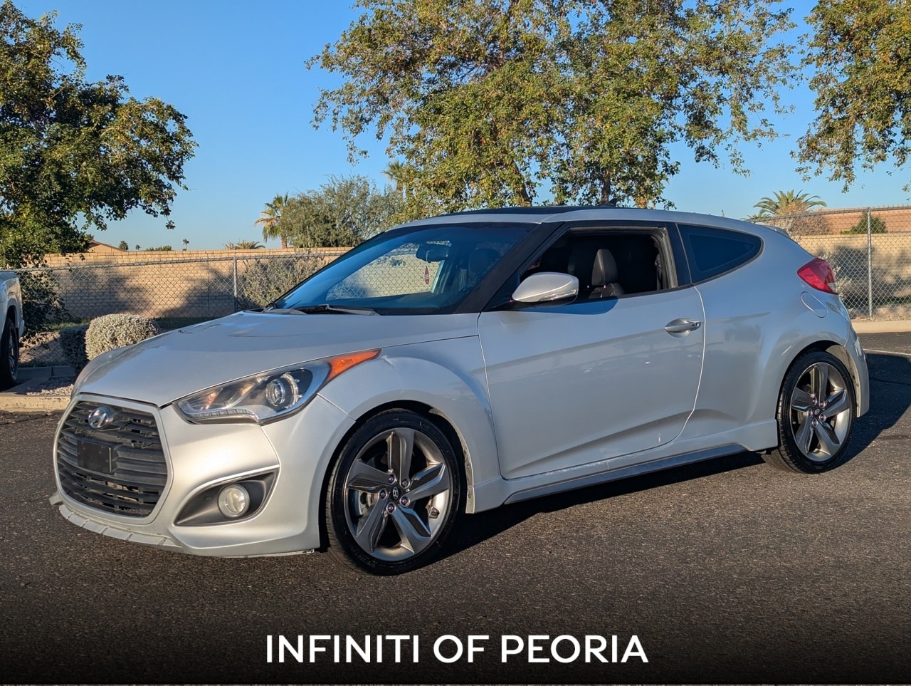 2014 Hyundai Veloster Base's photo