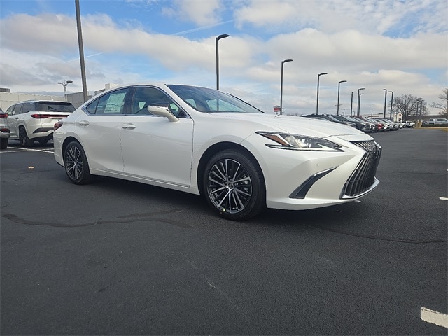 2025 Lexus ES 350's photo