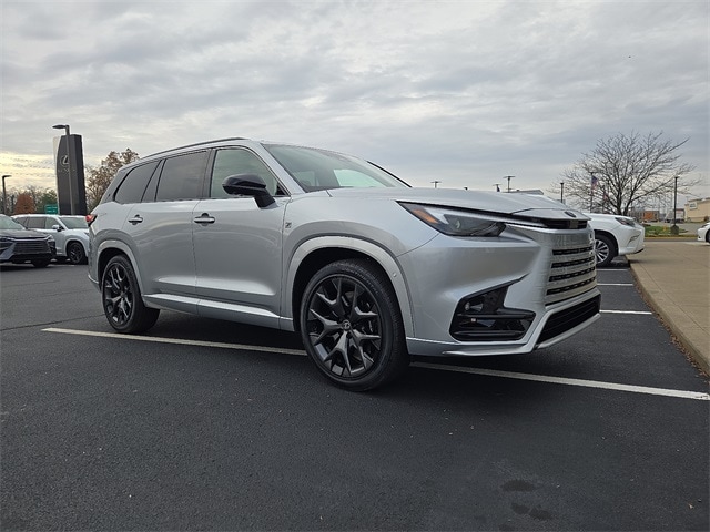 2026 Lexus TX Hybrid's photo